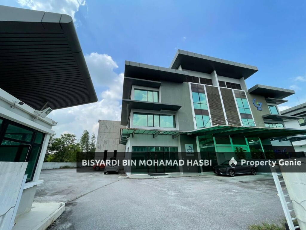 CORNER LOT 3 STOREY SEMI DETACHED FACTORY WAREHOUSE, BUKIT JELUTONG INDUSTRIAL PARK, SEKSYEN U8 SHAH ALAM.