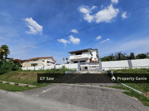 3 Storey Taman Intan Kajang Partially Furnished Bungalow For Rent