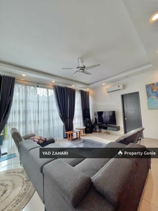 Semi-furnished Double Storey Zero Lot Bungalow Next to the Natural Lake, Perdana Heights
