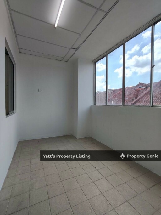 Taman Sri Putra, Johor Bahru Shop Apartment FOR SALE 📌  💰 RM235,000 🔥 Below Market Value