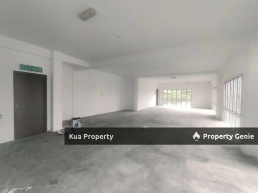 Triple Storey Corner Industrial Lot/Shoplot For Rent at PCC Demak Laut