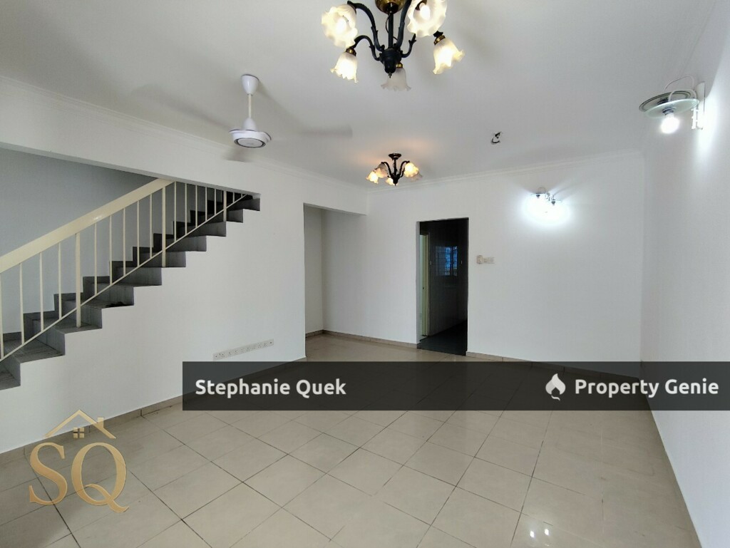 Partial Renovated With Fully Tiles & New Painting @ Taman Puchong Utama One 2 Storey House for Sale