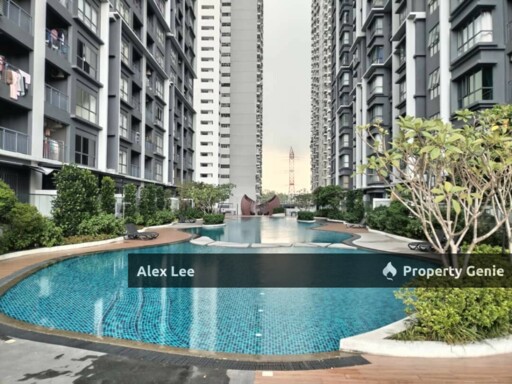Spacious 3BR Corner @ Holmes 2 | 979sf Mid Floor | Park Views | LRT Walk