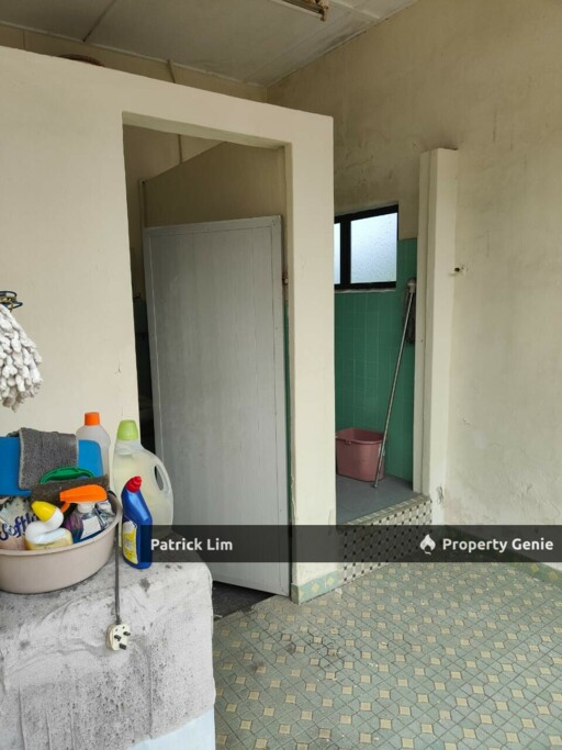 Hot Area Bukit Beruang [Ground Floor and 1st Floor] Shop Lot For Sale