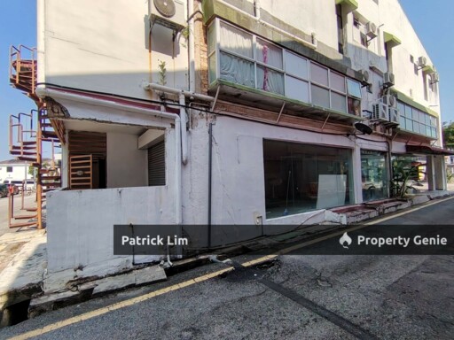 Melaka Raya Main Road Ground Floor (End Lot) For Rent