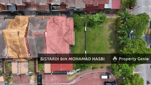 Corner Lot with Ample Parking + Extra Land 2 Storey House, Bukit Jelutong Shah Alam.