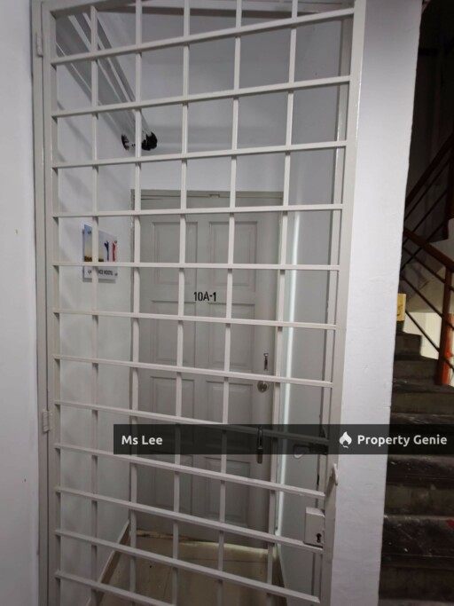 Male Room 2 RM600 @ 1st Floor Shop Apt-Sek 7-Shah Alam-near UITM-Ready Now