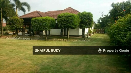 Bungalow with Private Pool @ Paya Jaras