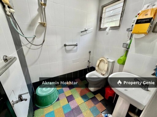 Freehold & Renovated | Setingkat Setengah Bungalow Jalan Tasik Biru Sungai Buloh