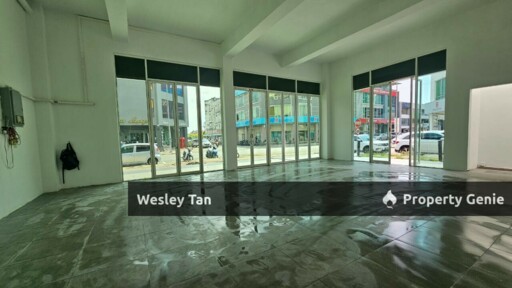 Melaka Raya 1.5 Storey Commercial Corner Shop with Rooftop Balcony Surrounded by 5 Banks