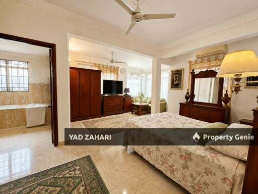 Seksyen 13, Shah Alam |  2-Storey Terrace 6 Bedrooms | RM900K - Corner Lot, Walking Distance to Surau & More Parking Space