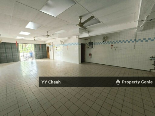 pasir puteh ground floor shop for rent - facing main road, high traffic