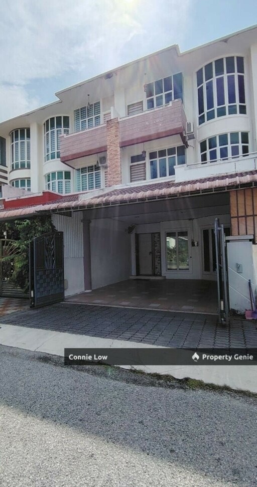🏡 Freehold Facing Field 面向草场 2.5 Storey House For Sale📍 Botani Lapangan Perdana ⚡️低于市场价，适合自住或投资！ Under Market Value – Perfect for Own Stay or Investment!