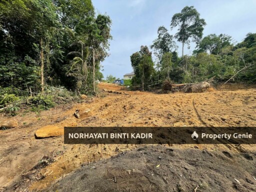 (HOT AREA) LOT BANGLO BESERAH BERHAMPIRAN KG DARAT SEKOLAH