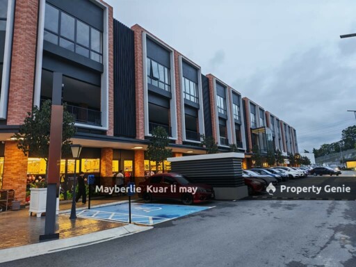 Gardens Square Coner Shop For Rent