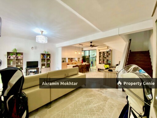 Freehold & Partially Furnished | Double Storey Taman Saujana Puchong SP 10, Puchong