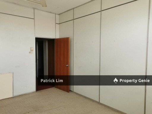 Taman Jati Batu Berendam [1st Floor] 3 Rooms Shop Lot FOR RENT