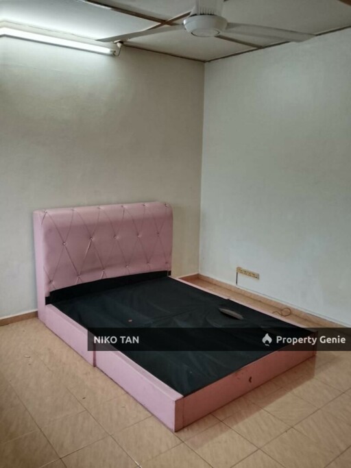 Jalan Ungu Double Storey Corner Lot at Taman Pelangi For Rent
