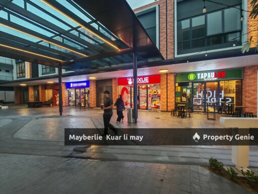 Gardens Square Coner Shop For Rent