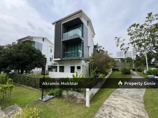 Freehold, Endlot Bungalow 3 Storey Sejati Residence, Cyberjaya -  Fully Furnished