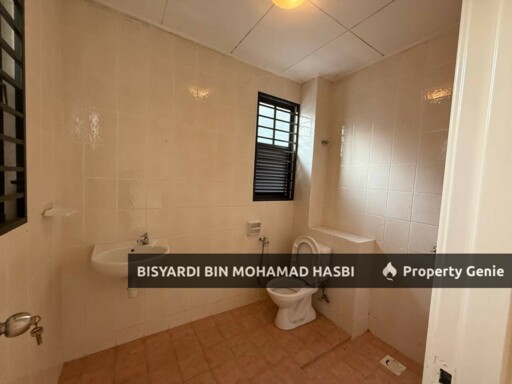 New Painted End  Lot, Double Storey House, Jalan Jeriji (Greenlane) Bukit Jelutong, Shah Alam.