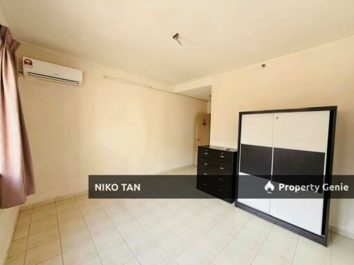 Prima Regency Apartment with 2 Car Park For Sale