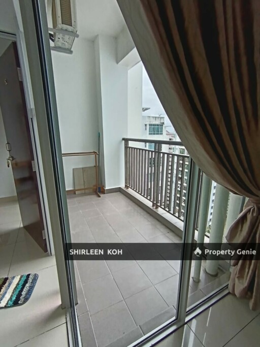 Female Room Renting at Suriamas Suites Condominium @ Larkin JB Town