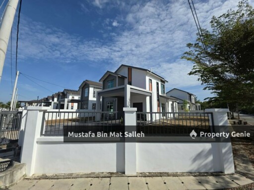 [Corner Unit] Koyak Plastik, Taman Serai Wangi