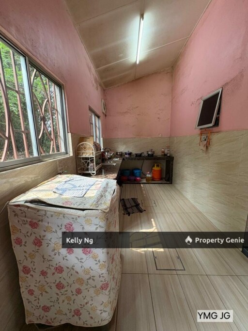 Double Sty Partial Renovation & Furnished At Kg Jawa Klang For Rent