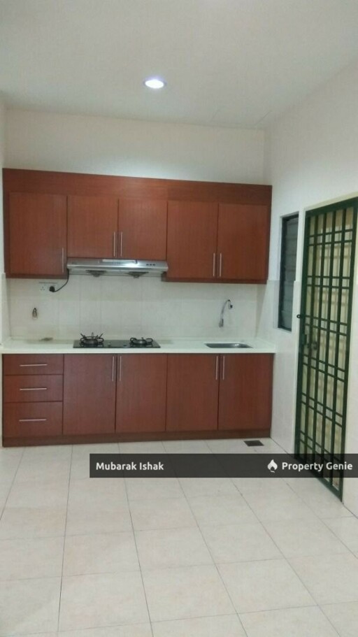 Changkat View Condominium Dutamas KL | Ground Floor Convenience + 4 Covered Carparks + Unbeatable Location near Publika — All Under RM450K!