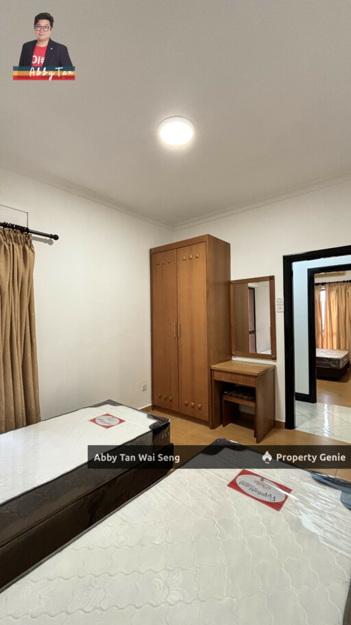Marina Court | Walk to Malls! Top Floor & No Washing Machine
