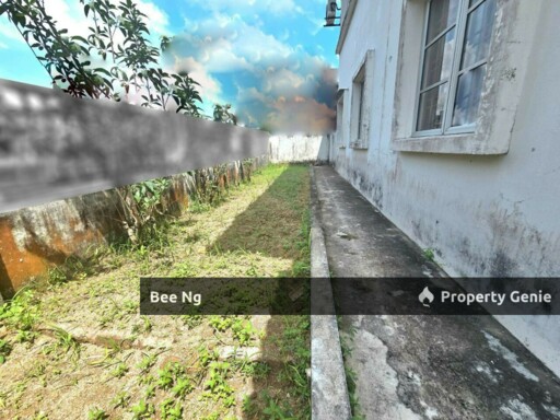 Bukit Indah @ End Lot with land 2 storey terrace