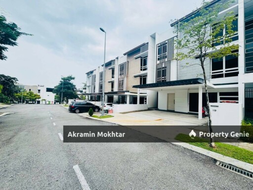 TWO AND HALF STOREY HYPERLINK DUTA VILLA PRESINT 14 PUTRAJAYA