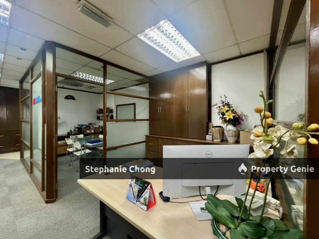 🔥 BELOW RM400 psf! Renovated Freehold Office @ Damansara Intan
