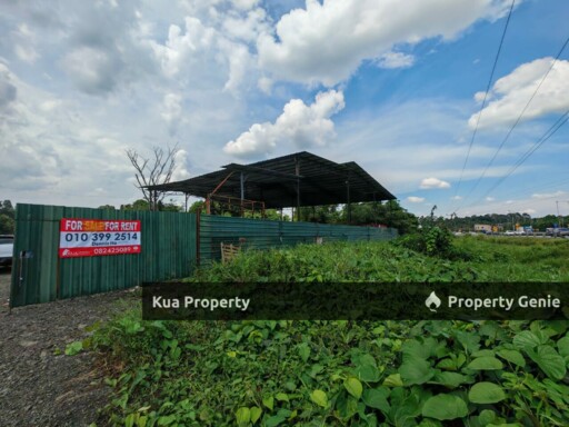 Facing Main Road Land For Rent! 📍Located at 15th Mile