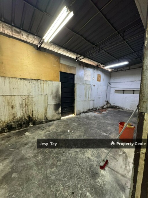 (Taman Molek) Double Storey Shop For Rent