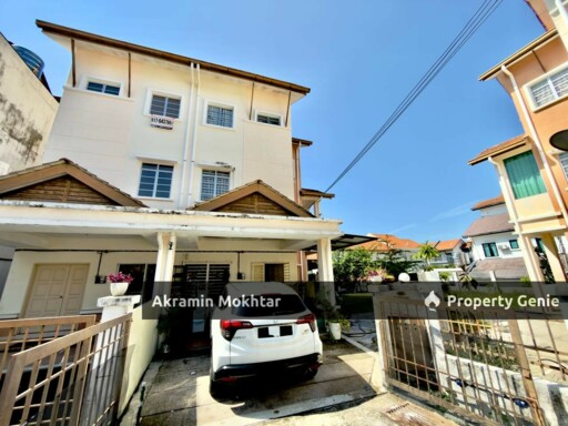 END LOT 3 Storey Terrace De Puncak Ukay, Taman Ukay Perdana, Ampang Selangor .