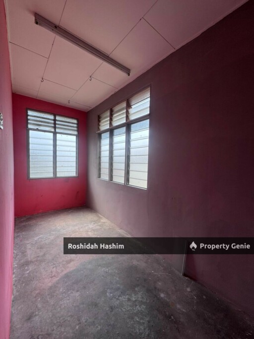 [Corner Lot] Teres Setingkat Taman Sri Serdang, Kepala Batas