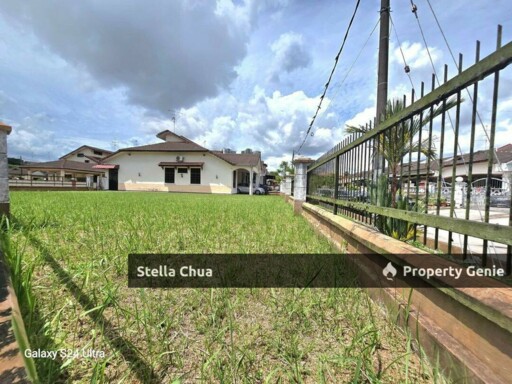 Taman Molek Single Storey Corner Lot  😍Hugest Land in the Residential for Sale