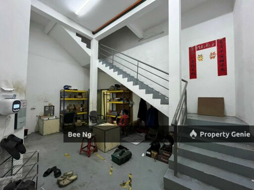 Kempas Utama / 1.5 Storey Semi D Factory / Light Industry
