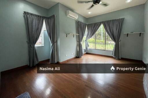 Facing Park- 3 Storey Bungalow (Villa Teratai Kayangan Heights Seksyen U9 Shah Alam )