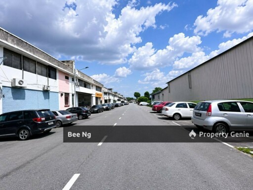 Taman Universiti / 1.5 Storey Factory 25x80 / Facing Main Road / Unblock