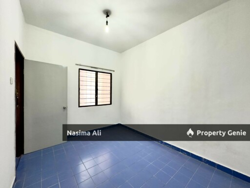 Spacious Unit- 2 Storey, Jalan Turmalin Seksyen 7 Shah Alam