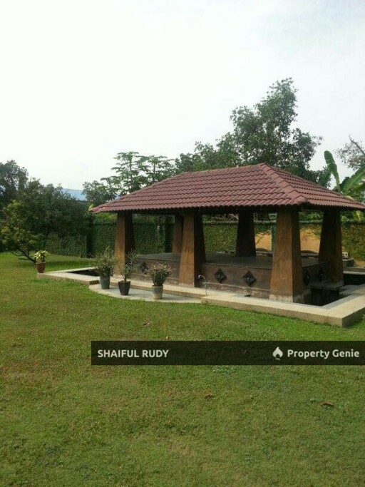 Bungalow with Private Pool @ Paya Jaras