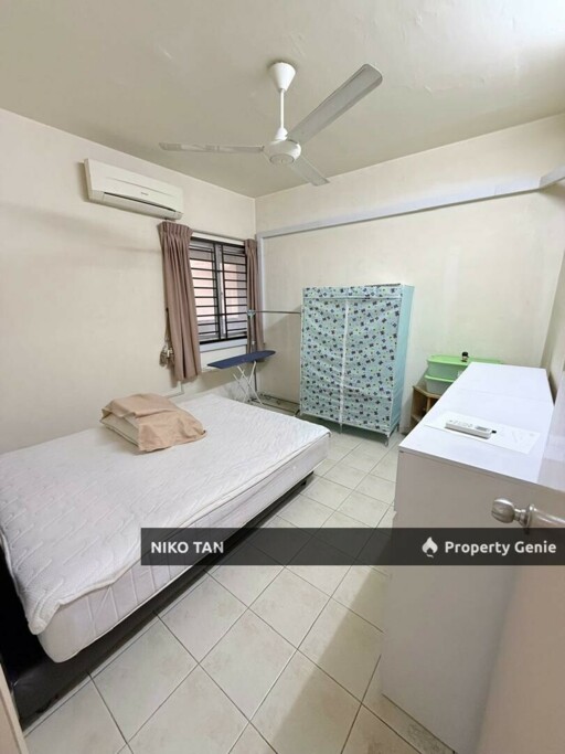 Prima Regency Apartment with 2 Car Park For Sale