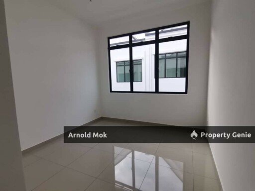 2 Storey Terrace House @ South Hills Bandar Seri Alam for Sale