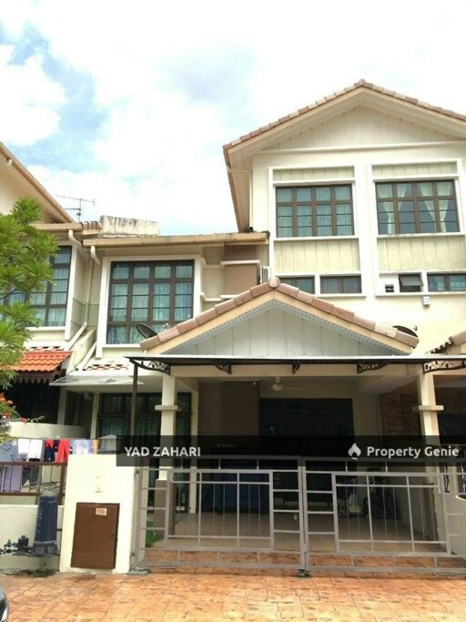 Seksyen 7, Shah Alam | 3-Storey Terrace 5 Bedrooms | RM990K - Below Market and Extended at The Back