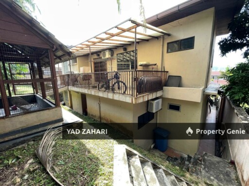 Seksyen 2, Shah Alam | Bungalow 7+1 Rooms | RM2.2M - Spacious Car Porch, with Private Pool & Nearby Masjid and UITM Shah Alam