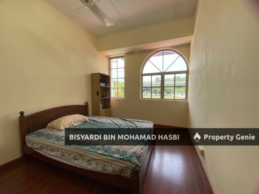 FACING OPEN RENOVATED 2 STOREY SS12 SUBANG JAYA.