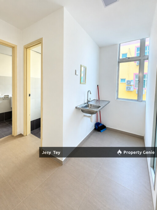 Taman Molek Third Floor Office For Rent